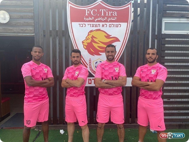 שחקני טירה פתחו ברגל ימין  עם התלבושת החדשה